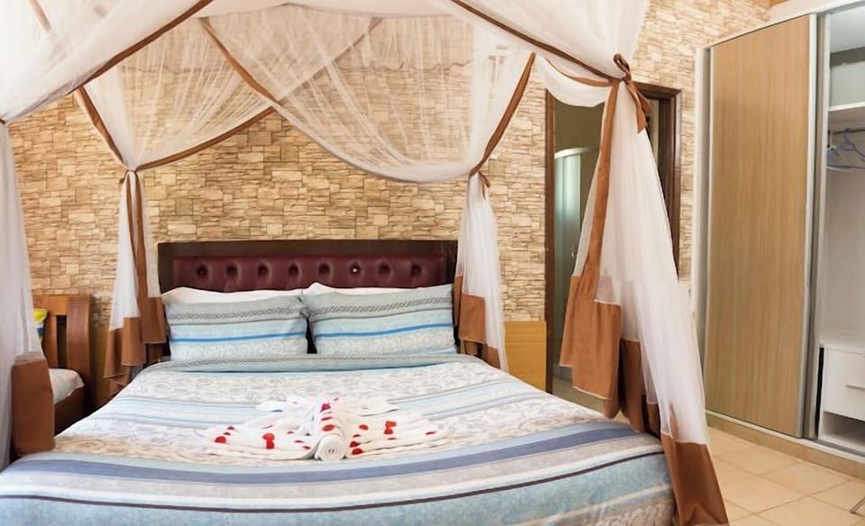 Deluxe Single Room | Free WiFi, bed sheets