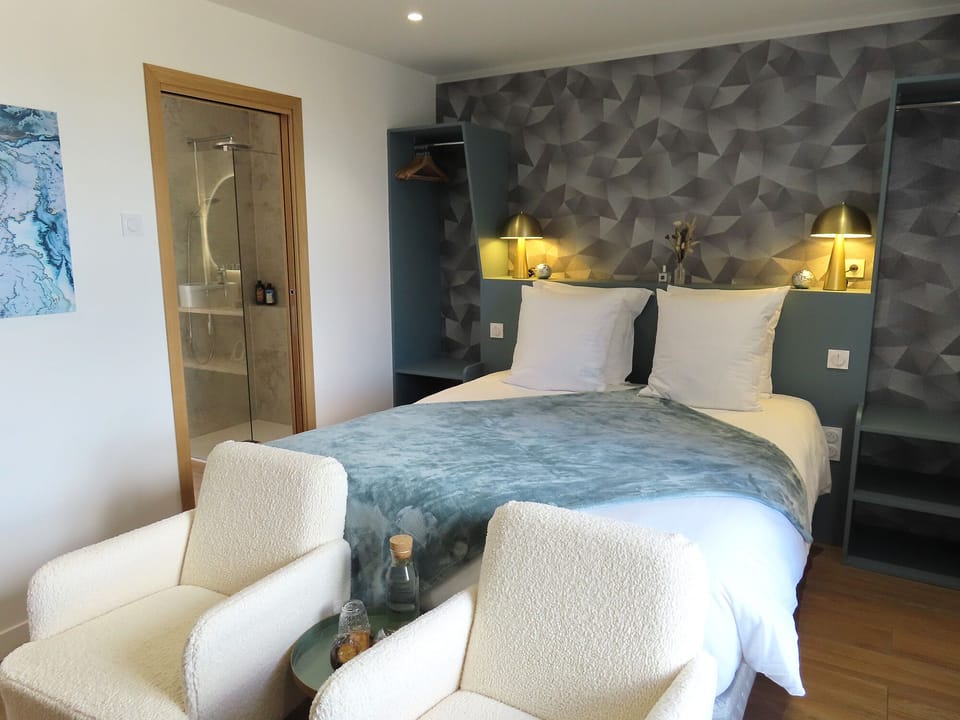 Luxury Double Room, Ensuite | Premium bedding, desk, laptop workspace, free WiFi