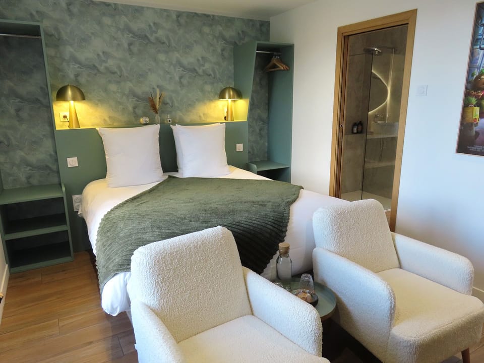 Luxury Double Room, Ensuite | Premium bedding, desk, laptop workspace, free WiFi