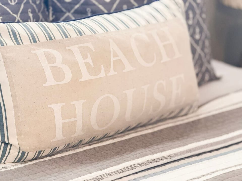 Coastal beach-house decor for a relaxing stay.