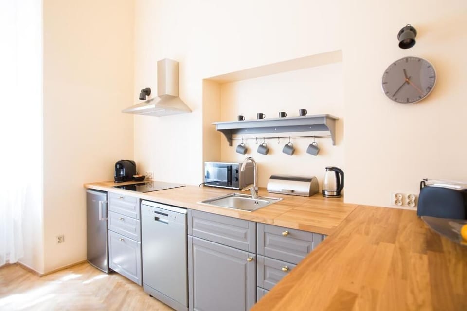 Deluxe Apartment, 2 Bedrooms, Kitchen | In-room safe, blackout drapes, iron/ironing board, free WiFi