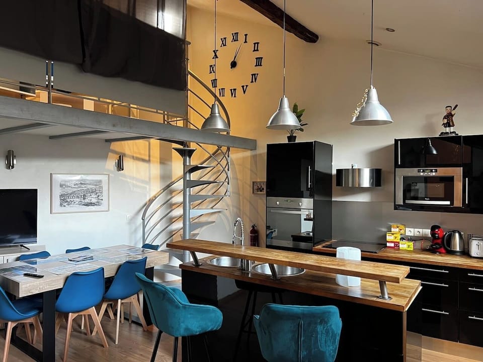 9877b9b2-5a59-4cc6-86e8-a433148981fe