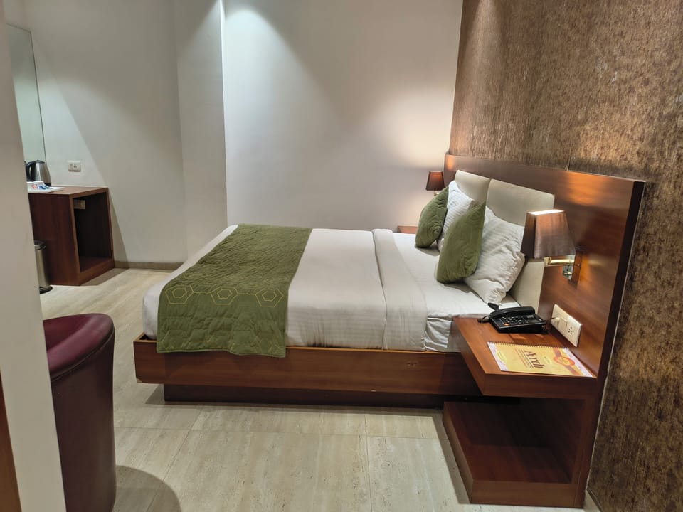 Economy Double Room | Desk, blackout drapes, soundproofing, iron/ironing board