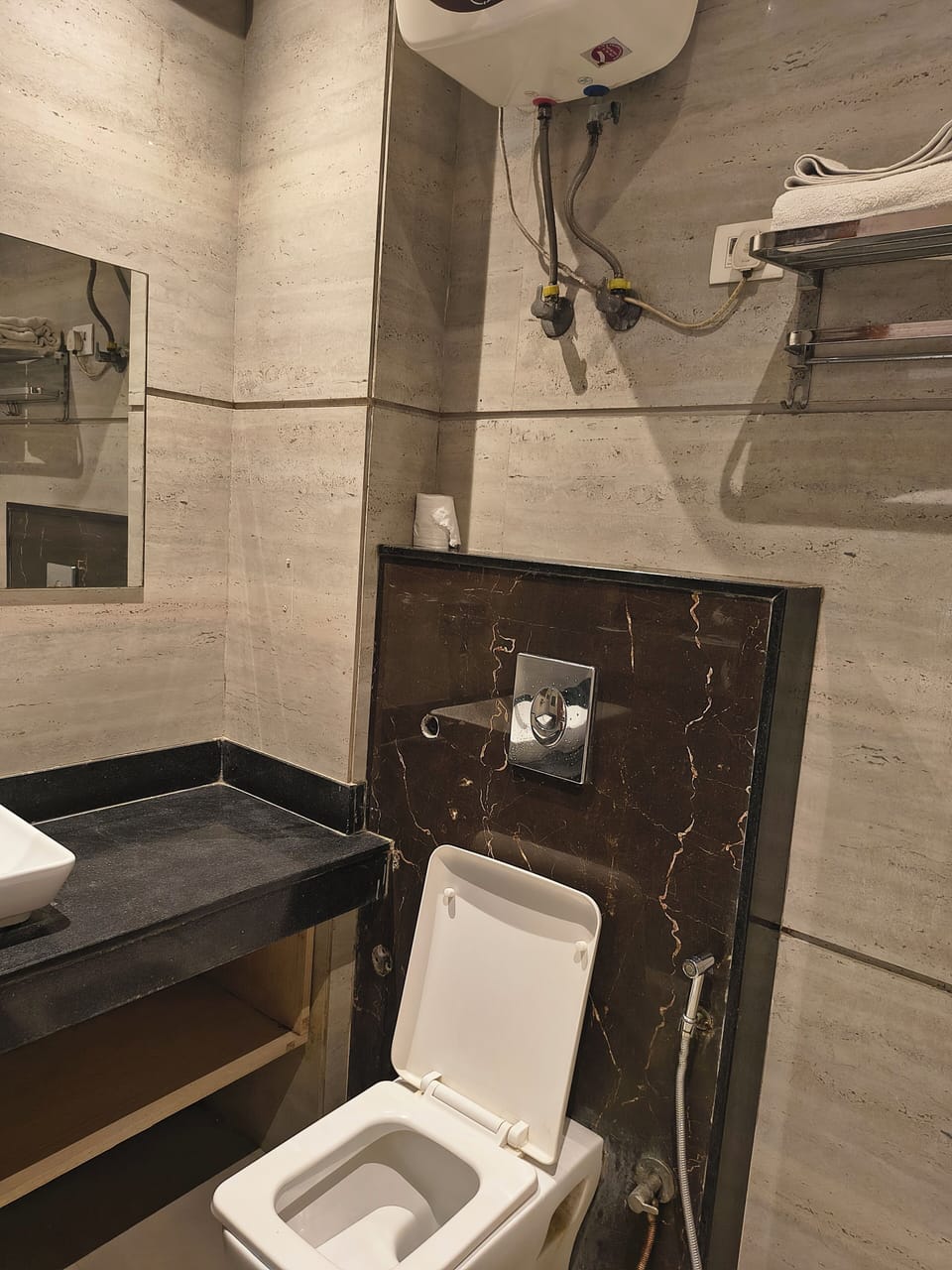 Economy Double Room | Bathroom | Shower, free toiletries, hair dryer, slippers