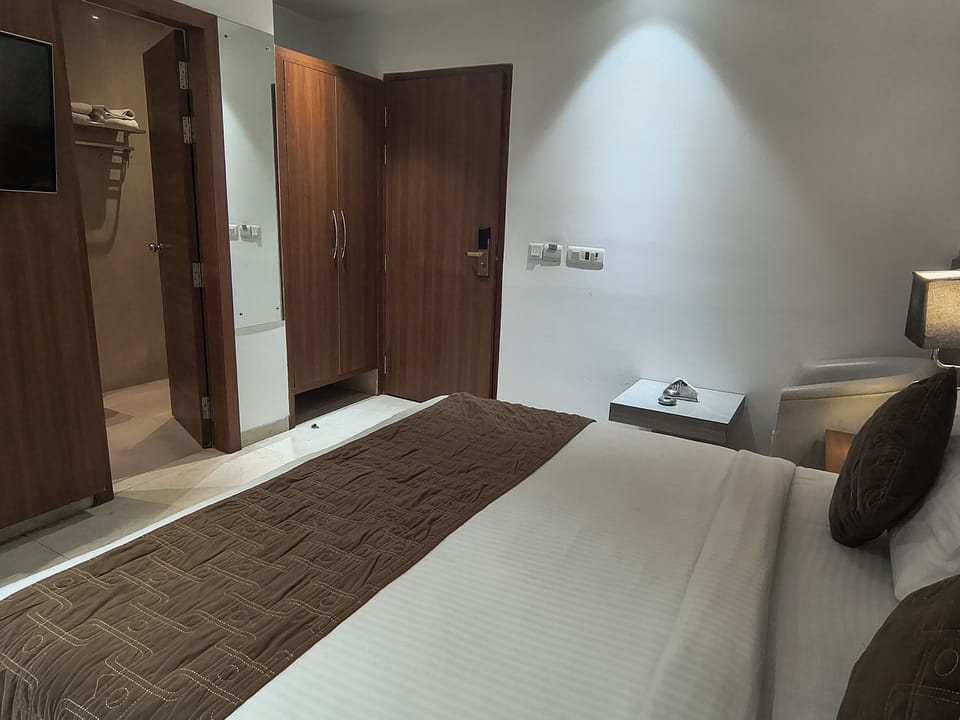Economy Double Room | Desk, blackout drapes, soundproofing, iron/ironing board