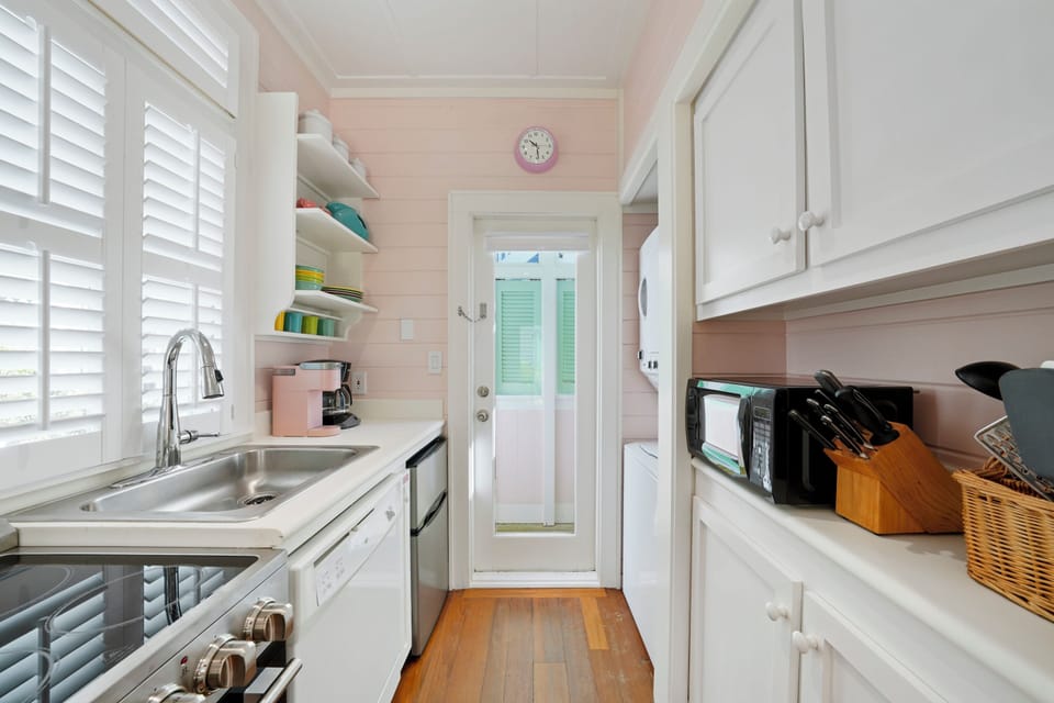 GALLEY KITCHEN; COMPLETE W/OVEN, COOK TOP, FRIDGE/FREEZER & DISH