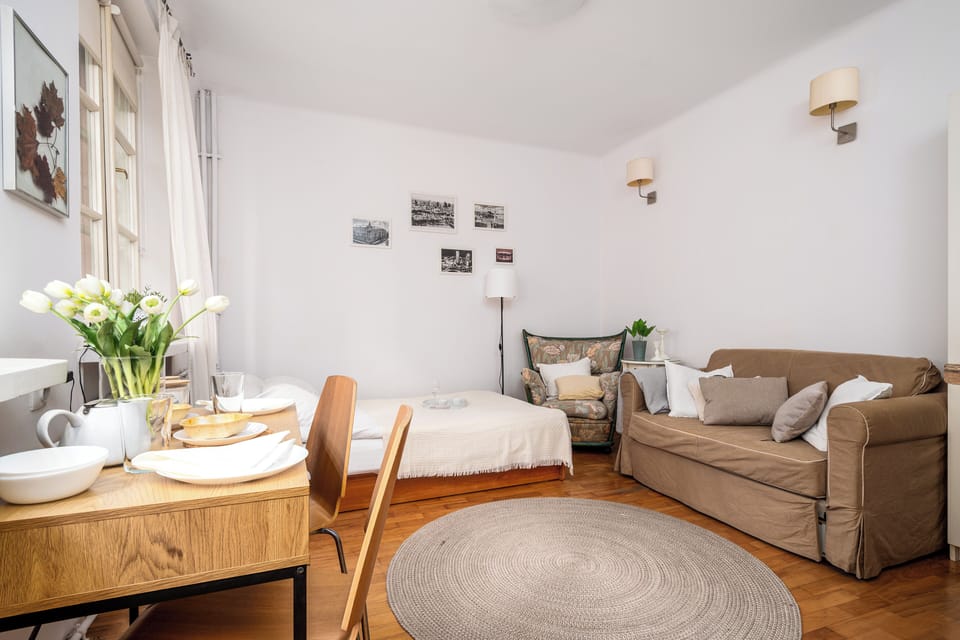 Studio (5) | Living area | Flat-screen TV