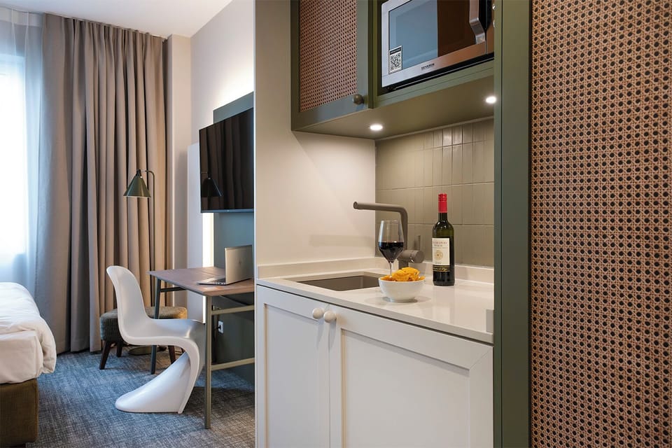 Basic Double Room | Private kitchen | Fridge, microwave