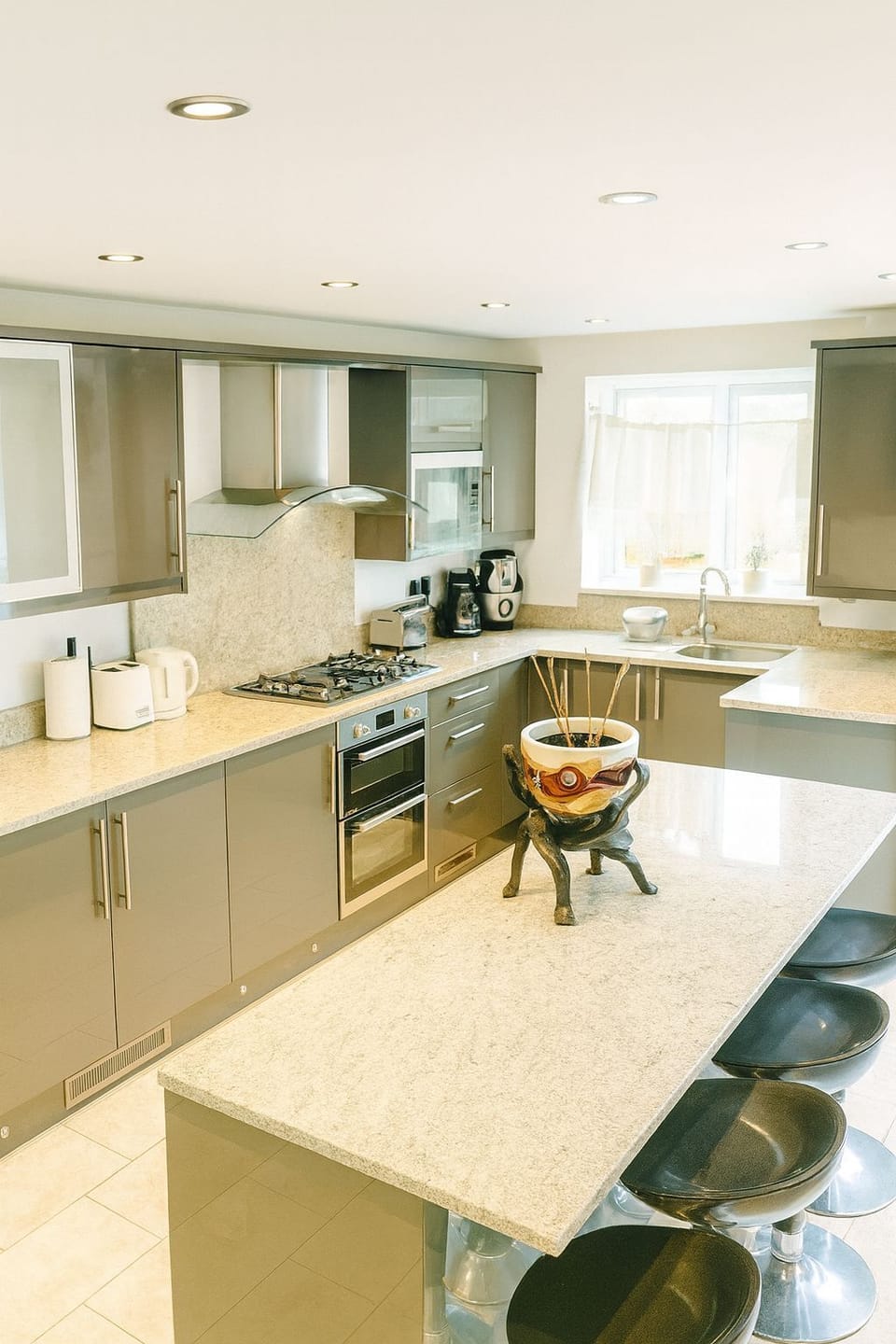 Double Room, Courtyard View | Shared kitchen facilities | Shared fridge, microwave, electric kettle