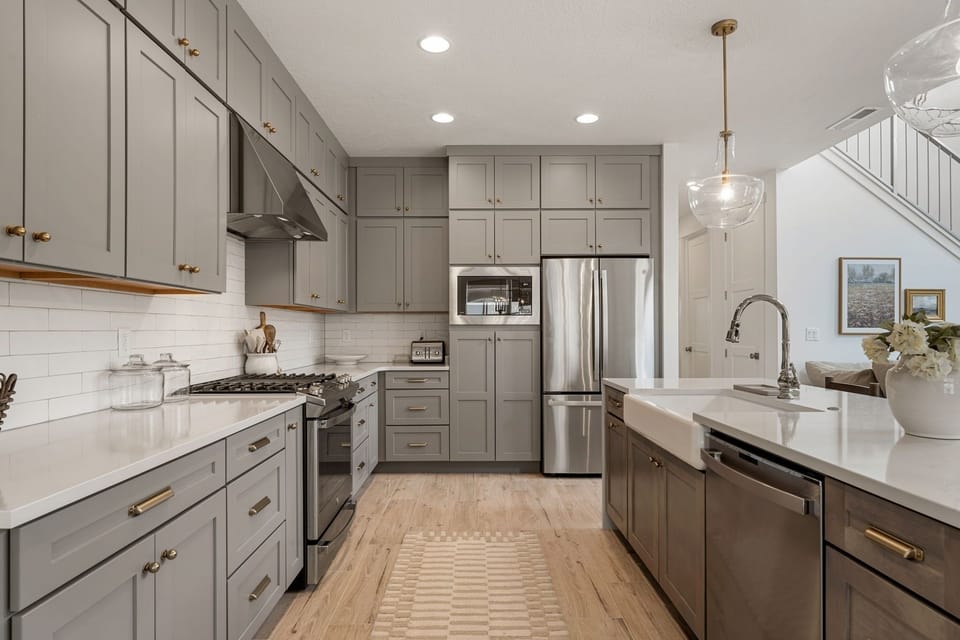 Townhome, 5 Bedrooms | Private kitchen | Fridge, oven, coffee/tea maker, toaster
