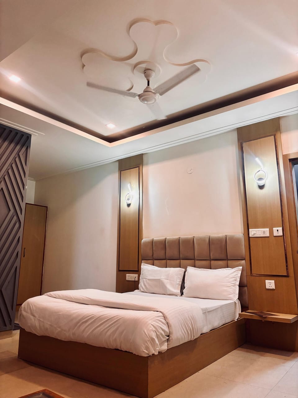 Superior Double Room, City View | In-room safe, desk, laptop workspace, soundproofing