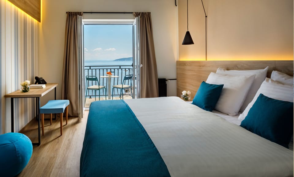 Superior Double Room, Sea View | 1 bedroom, desk, iron/ironing board, free cribs/infant beds