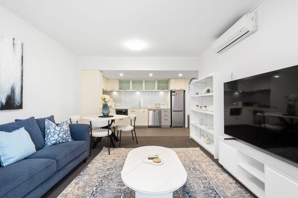 House | 1 bedroom, desk