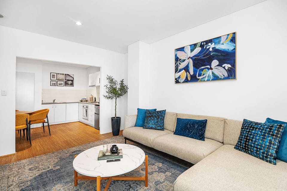 House | 1 bedroom, desk