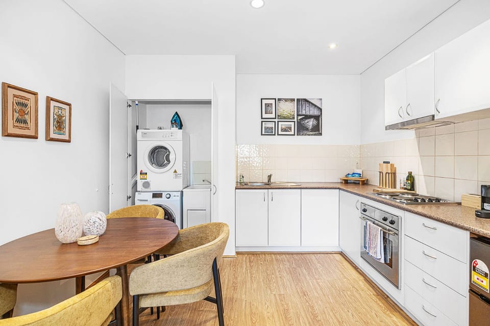 House | 1 bedroom, desk