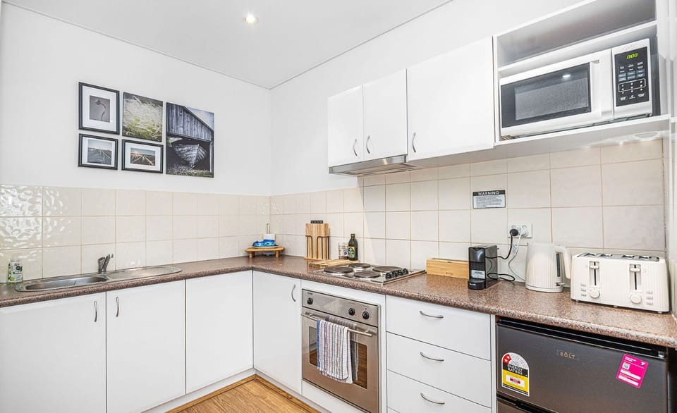 House | 1 bedroom, desk
