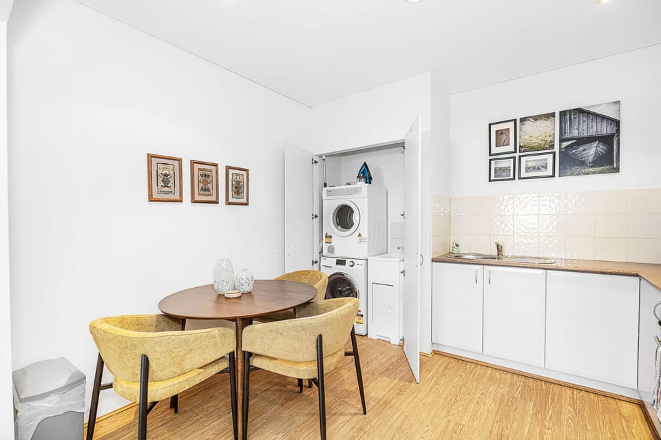 House | 1 bedroom, desk