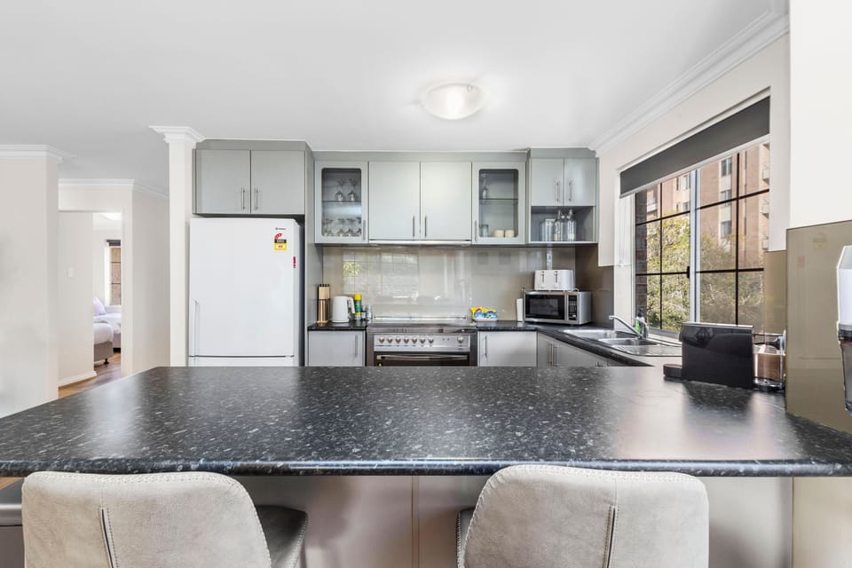 House | 3 bedrooms, desk