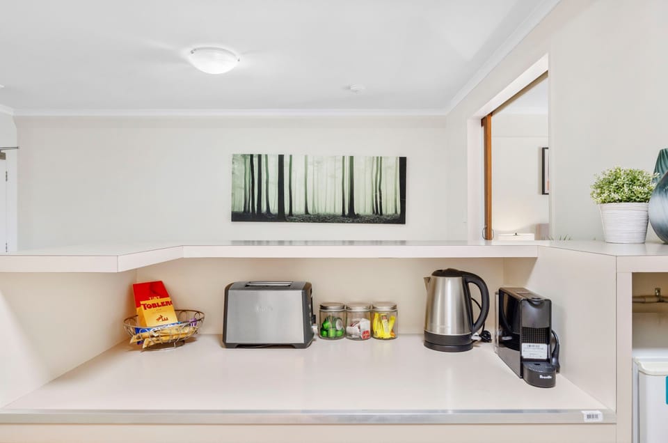 House | 1 bedroom, desk