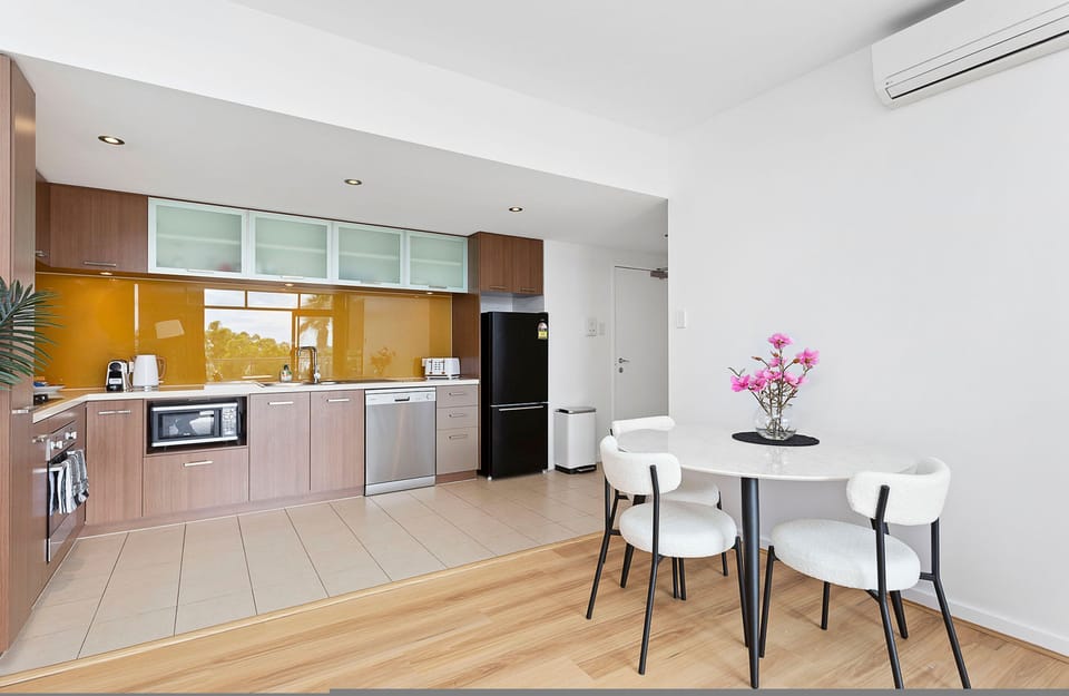 House | 1 bedroom, desk
