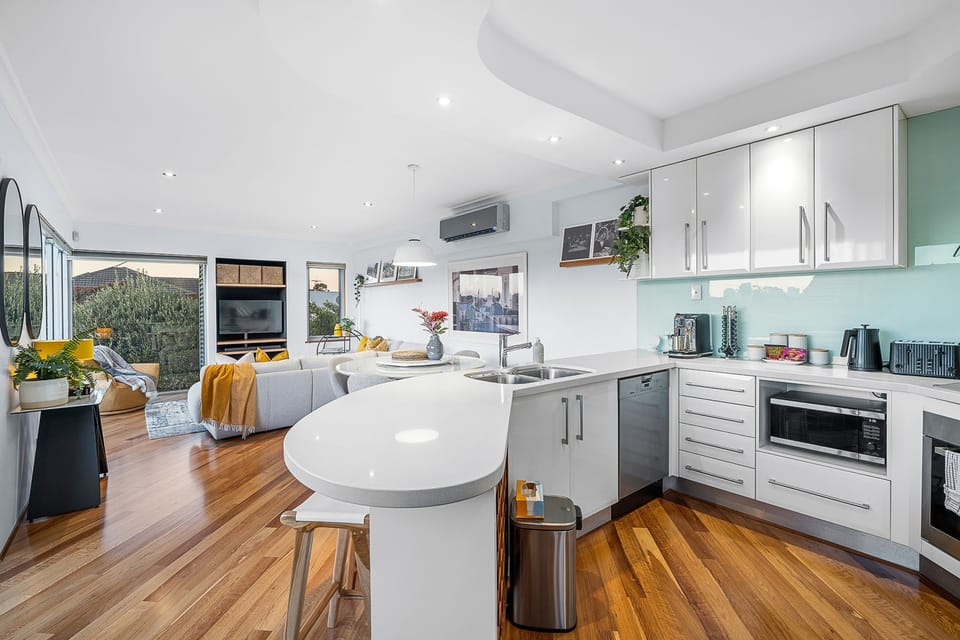 House | 3 bedrooms, desk