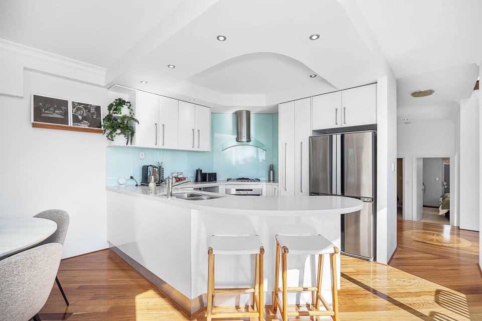 House | 3 bedrooms, desk