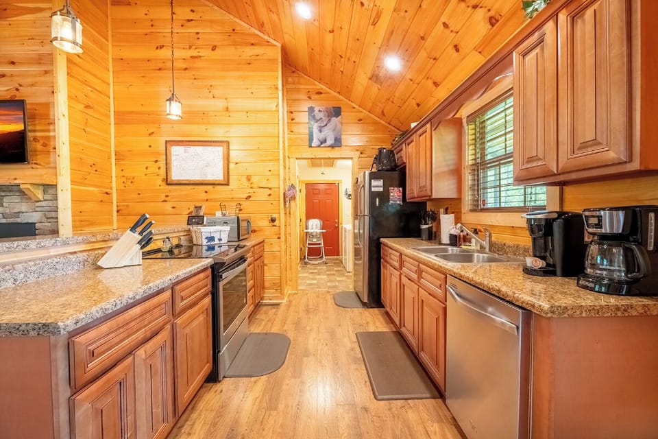 Madison's Retreat's fully-equipped kitchen