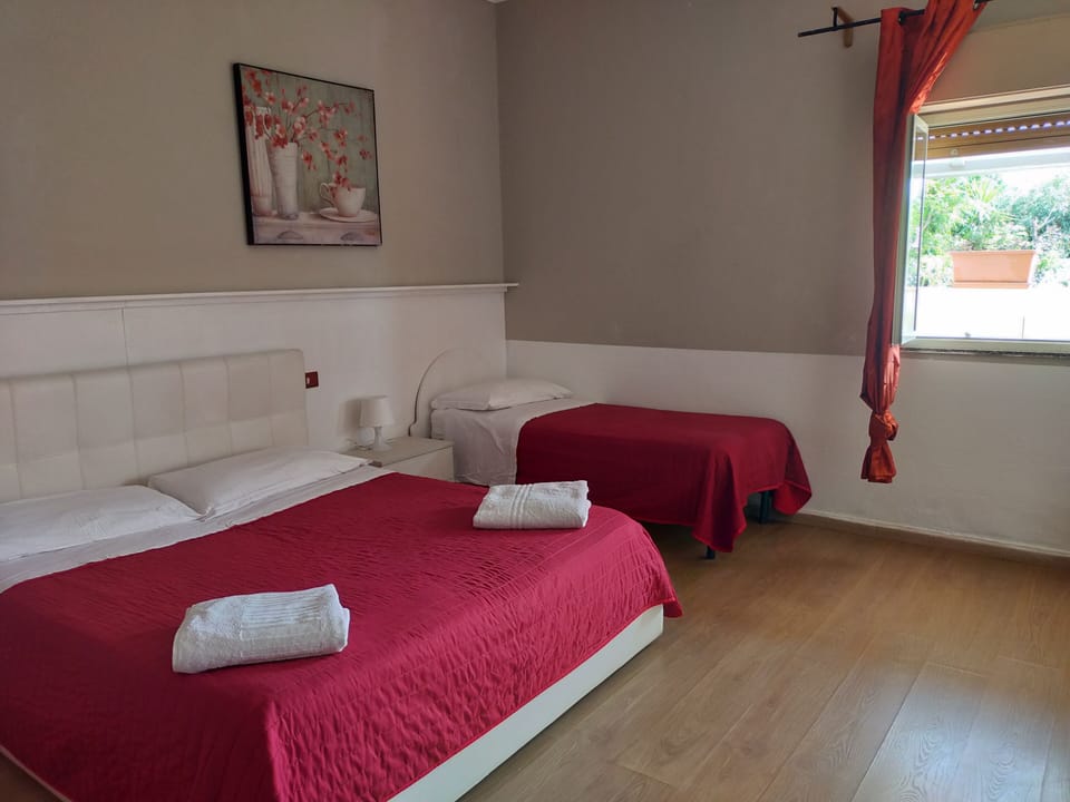 Premium bedding, free cribs/infant beds, rollaway beds, free WiFi