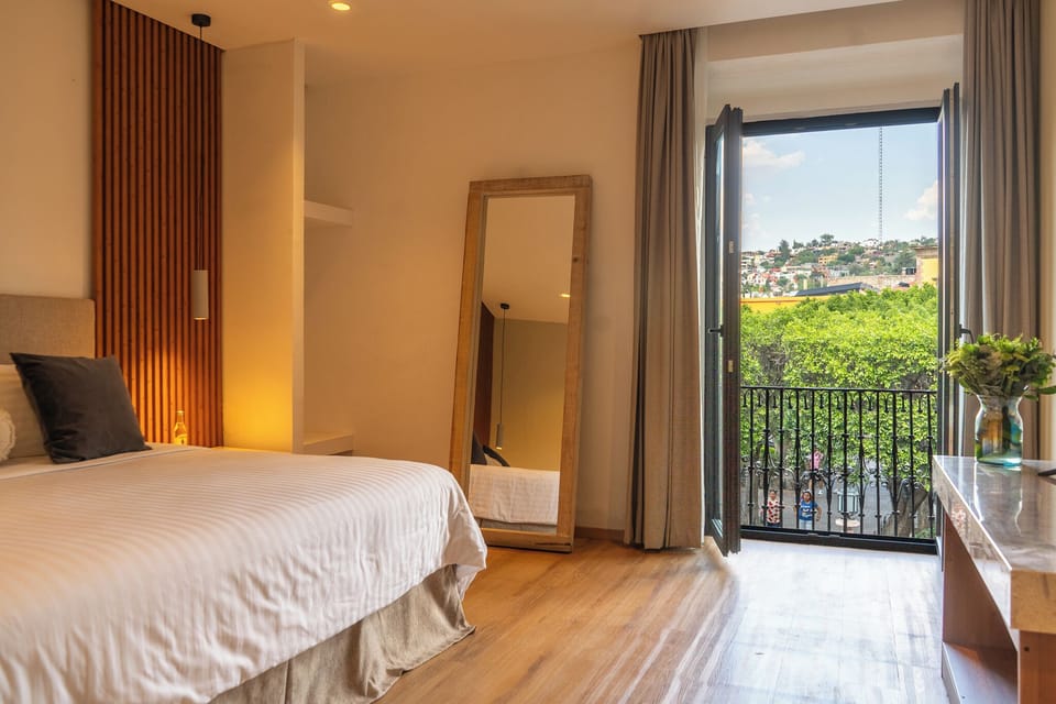 In-room safe, free WiFi, bed sheets