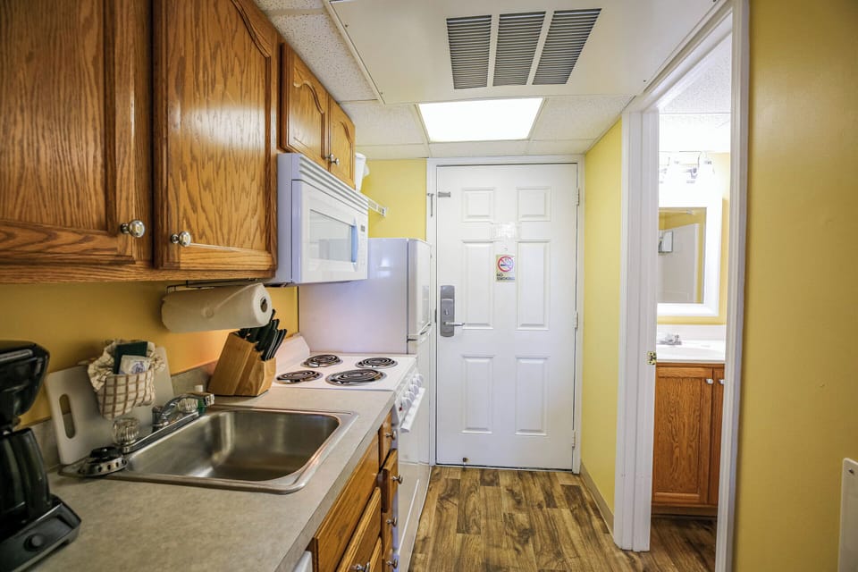 Prepare family meals with ease in the fully equipped kitchen.