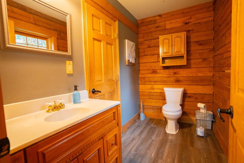 King Bedroom Restroom