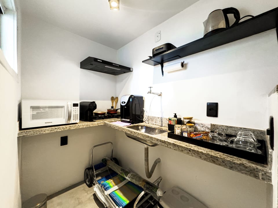 Triple Room | Private kitchen | Fridge, microwave, stovetop, cookware/dishes/utensils