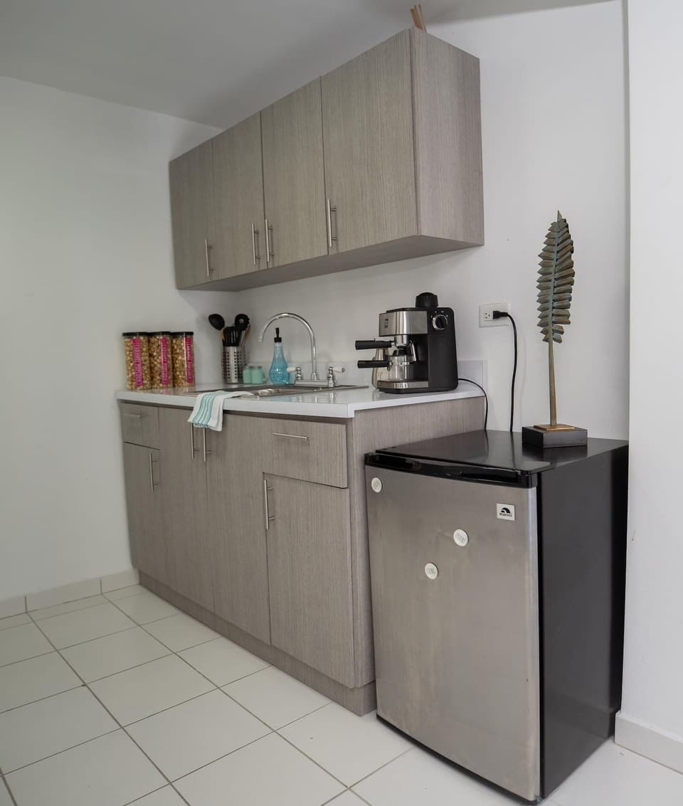 Kitchenette 3