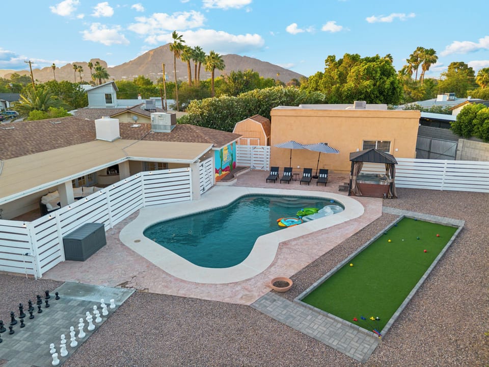 Enjoy life-size chess, a splashpad, the large pebble tec pool, the 5-person hot tub, put put golf or bocce ball in this oasis yard shared with the 3 other apartments on the property.