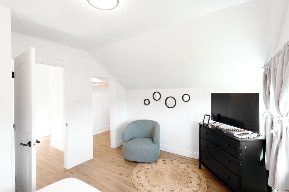 Upstairs Bedroom 