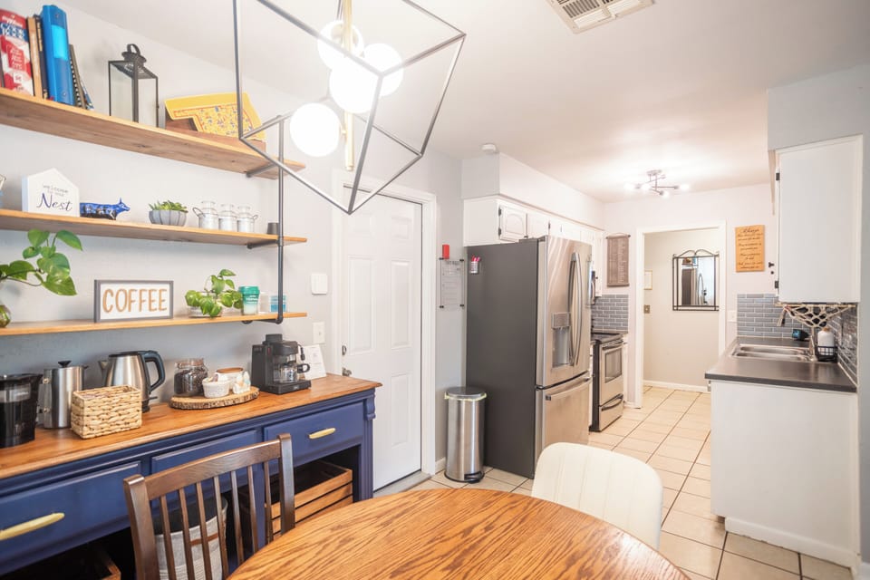 Dining room into kitchen