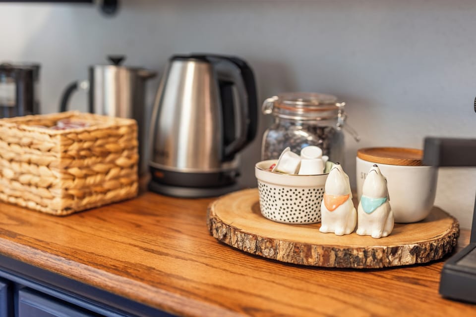 Coffee and tea bar