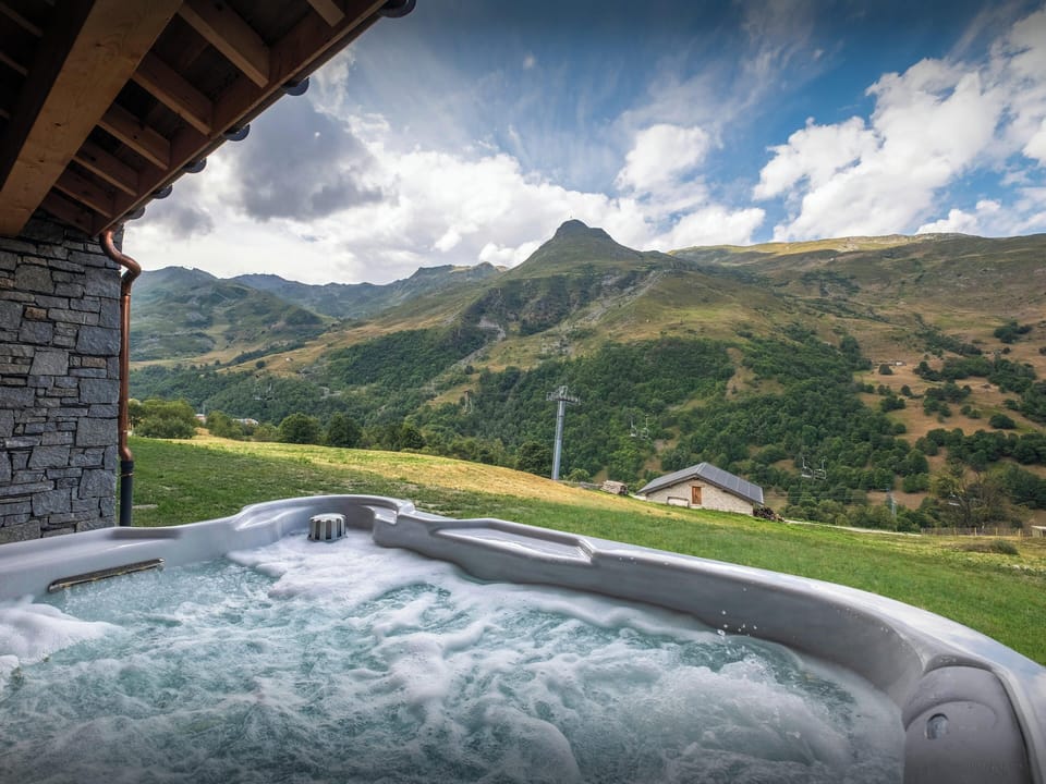 Jacuzzi & view