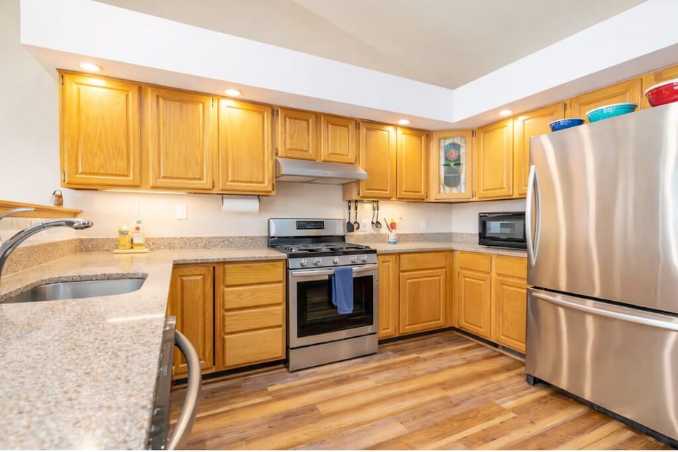 Fully stocked kitchen. Everything you need for family meals and lake snacks.