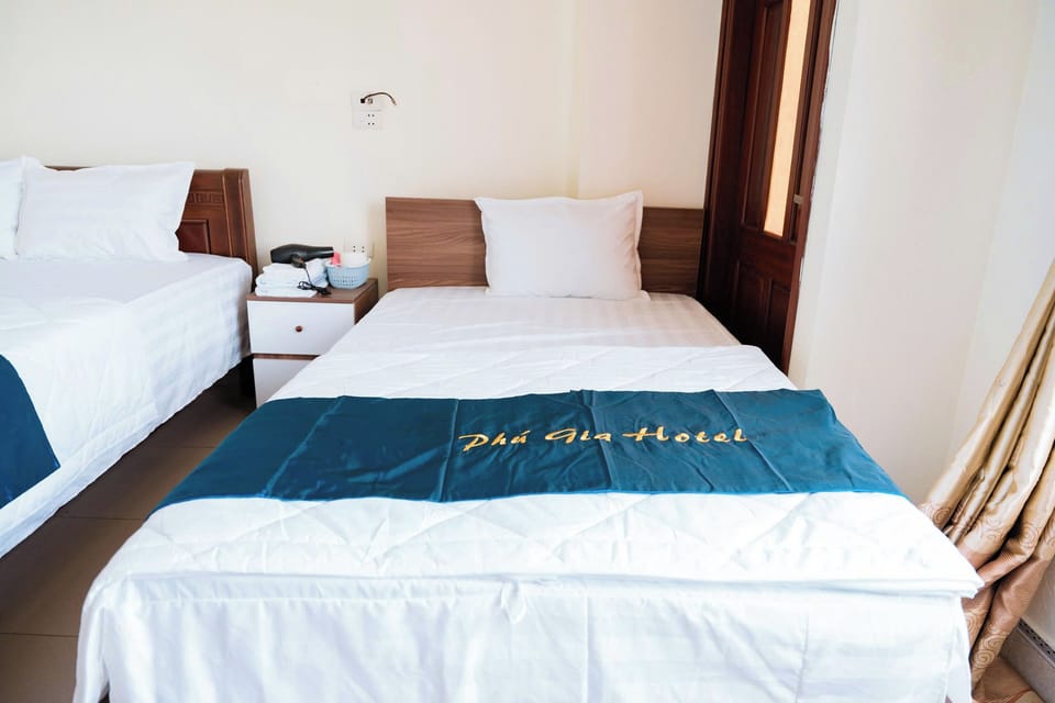Deluxe Triple Room | Desk, iron/ironing board, free WiFi