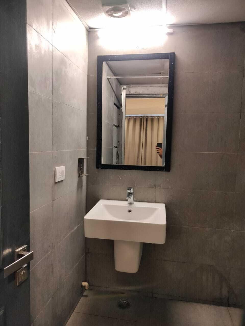 Superior Room | Bathroom | Shower, towels
