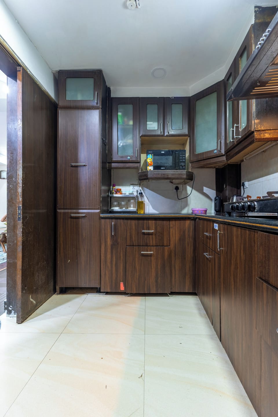 Deluxe Apartment | Private kitchen | Fridge, microwave, oven, stovetop