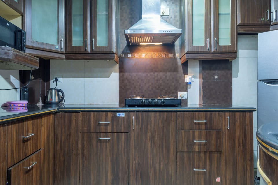 Deluxe Apartment | Private kitchen | Fridge, microwave, oven, stovetop
