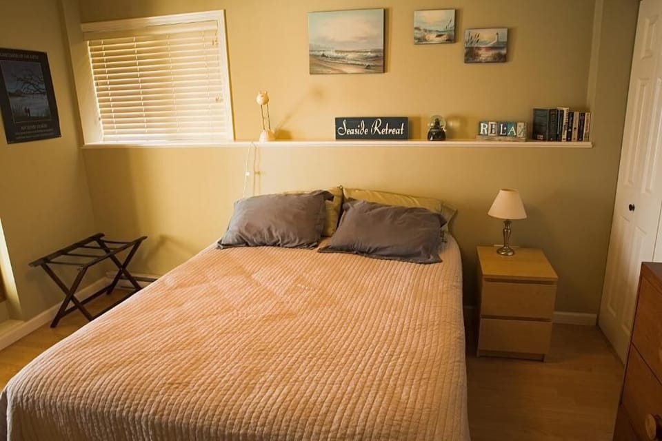 1 bedroom, premium bedding, desk, soundproofing