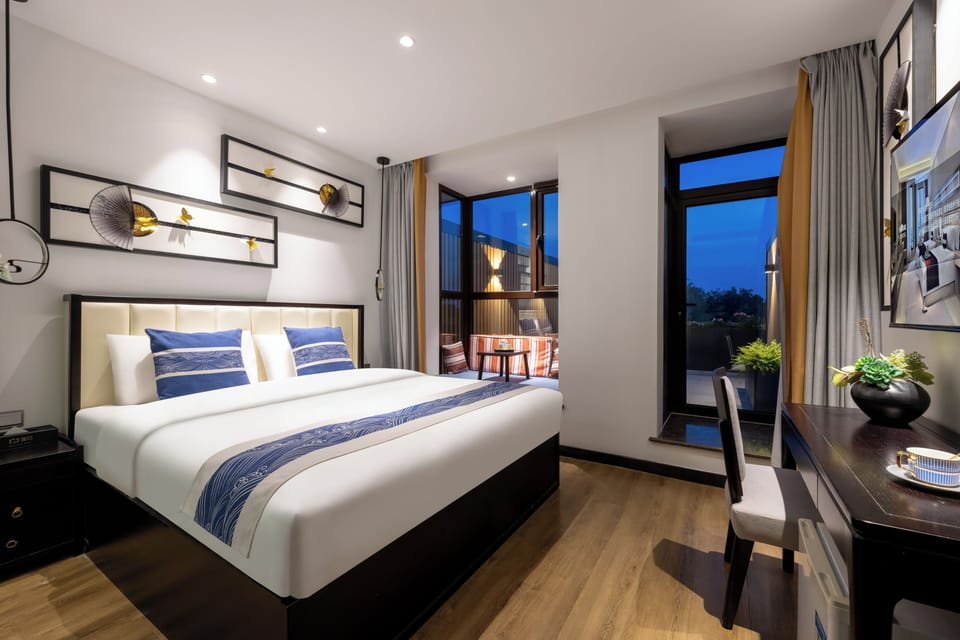 Honeymoon Room | Premium bedding, down comforters, minibar (free items), in-room safe