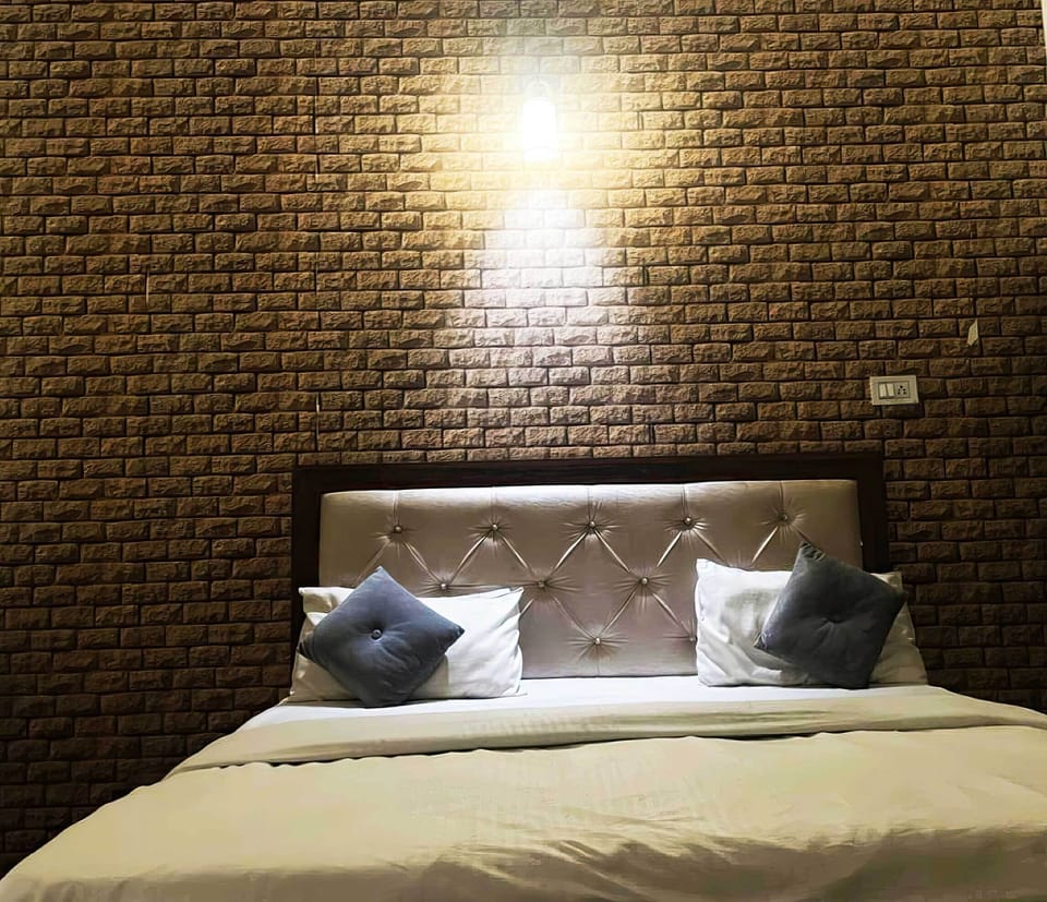 Deluxe Double Room | Desk, laptop workspace, free WiFi