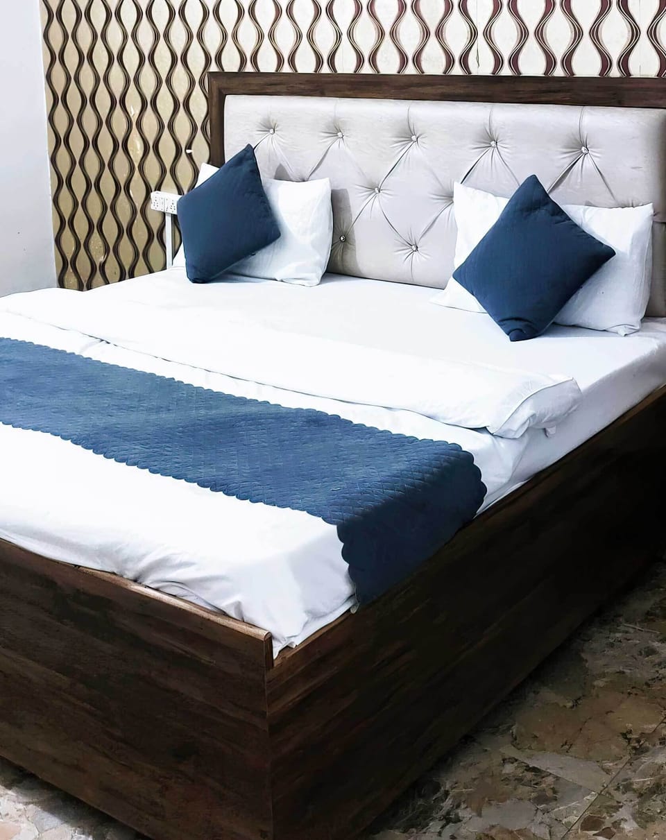 Deluxe Double Room | Desk, laptop workspace, free WiFi