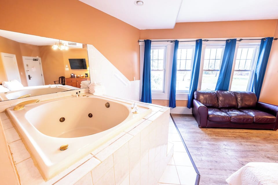 Indulge in a deep jetted soak after a long day out.
