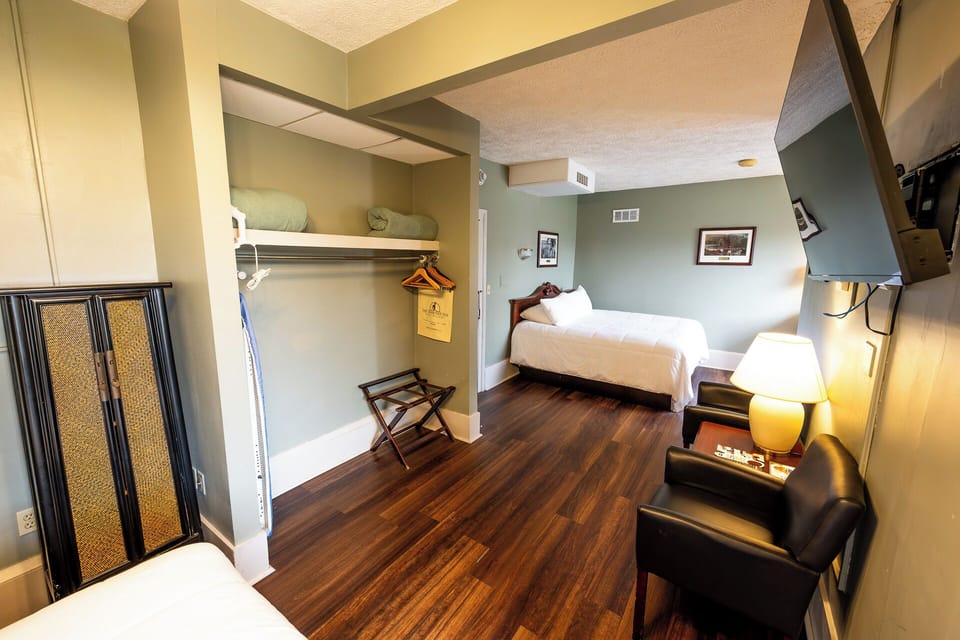 Unpack with ease using open storage and handy luggage rack.