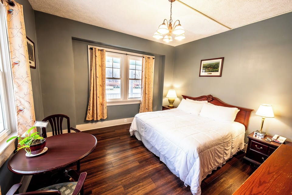 Unit with one King bed